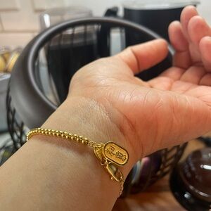 24K solid yellow gold. Weighs approx. 7.46 grams. 7.5 inches.